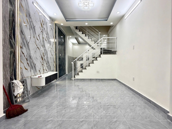 Nha-quan12-trung-my-tay-nguyen-anh-thu